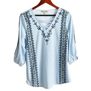 ABSOLUTELY FAMOUS Womens M Blue & White Striped Embroidered Top 3/4 Open Sleeves